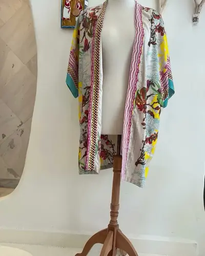 Kimono imprimé sur un mannequin